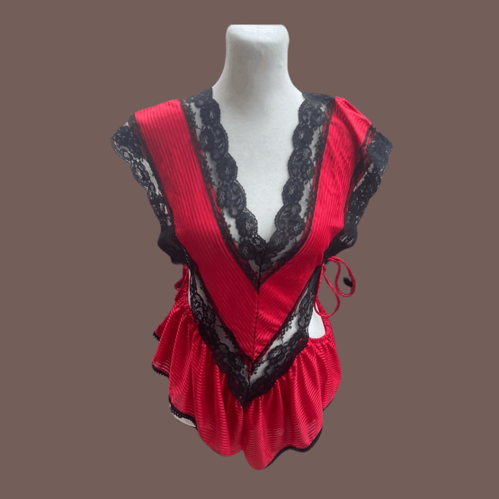 Stroke of Midnight Lace Top | Red & Black | Size L | Vintage